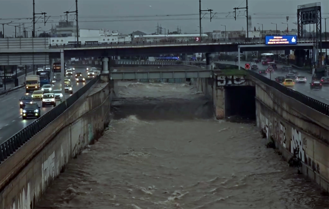 Η στάθμη του Κηφισού ανεβαίνει ανησυχητικά – Σε εγρήγορση οι Αρχές