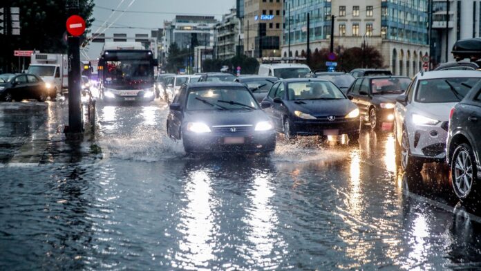 Έντονη κακοκαιρία από το απόγευμα στη χώρα, αύριο οι προκλήσεις για την Αττική – Καταιγίδες, χιόνια και ισχυροί άνεμοι