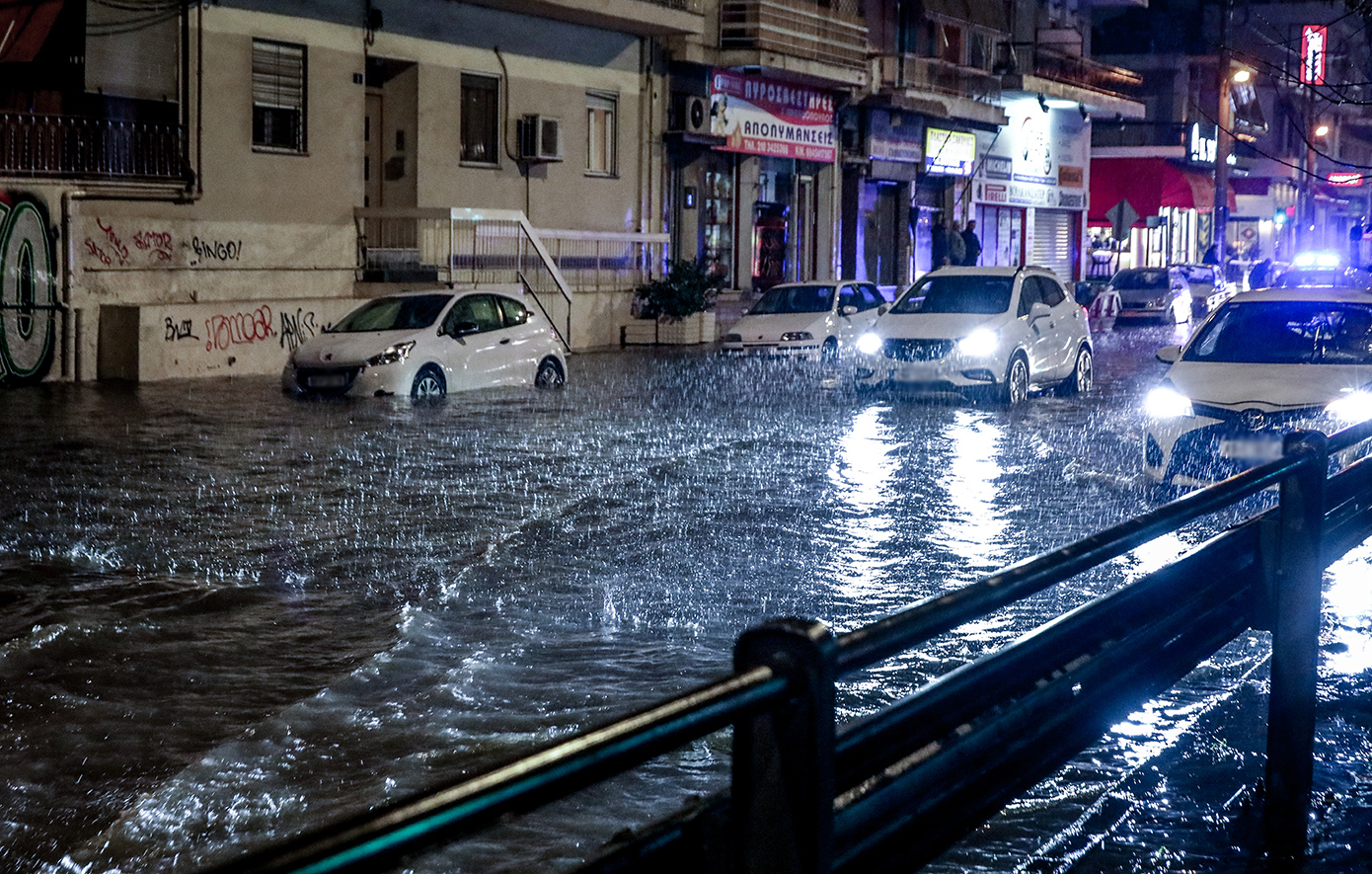 Μεταβολή στο καιρικό τοπίο: Καταιγίδες, βροχοπτώσεις και άνεμοι 8 μποφόρ – Οι περιοχές που θα πλήξουν