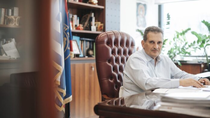 Ομιλία Δ. Κάρναβου: “Ποια είναι τα Ωνάσεια Σχολεία και γιατί είναι απαραίτητα στην Καλλιθέα”
