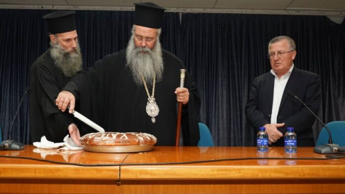 Κοπή βασιλόπιτας για τη διοίκηση και το προσωπικό του Δήμου Κατερίνης
