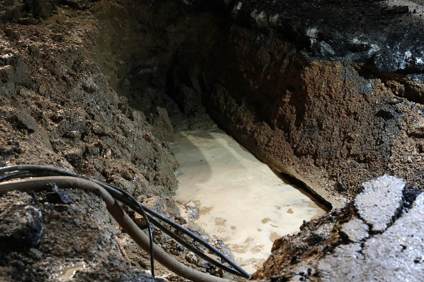 Ομαλοποιείται η κυκλοφορία στη Λεωφόρο Δημοκρατίας μετά την καθίζηση του οδοστρώματος