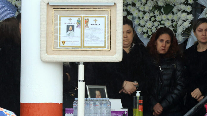 Σε κλίμα οδύνης κηδεύεται η 47χρονη Σταυρούλα που κάηκε στη «Βιολάντα» – Τραγικές φιγούρες η οικογένειά της