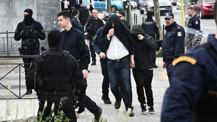 Μετατέθηκε για Νοέμβριο η δίκη της 12χρονης από Κολωνό – Ένταση έξω από το Εφετείο