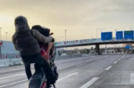 Συνελήφθησαν για ακροβατικά με μηχανές στην Αττική – Έκαναν κόντρες και κατέγραφαν βίντεο