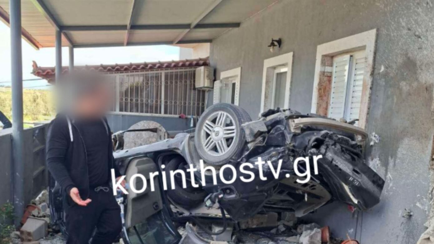 Θανατηφόρο τροχαίο στα Εξαμίλια Κορινθίας: Όχημα εκτράπηκε και κατέληξε σε σπίτι – Δύο επιβάτες νεκροί