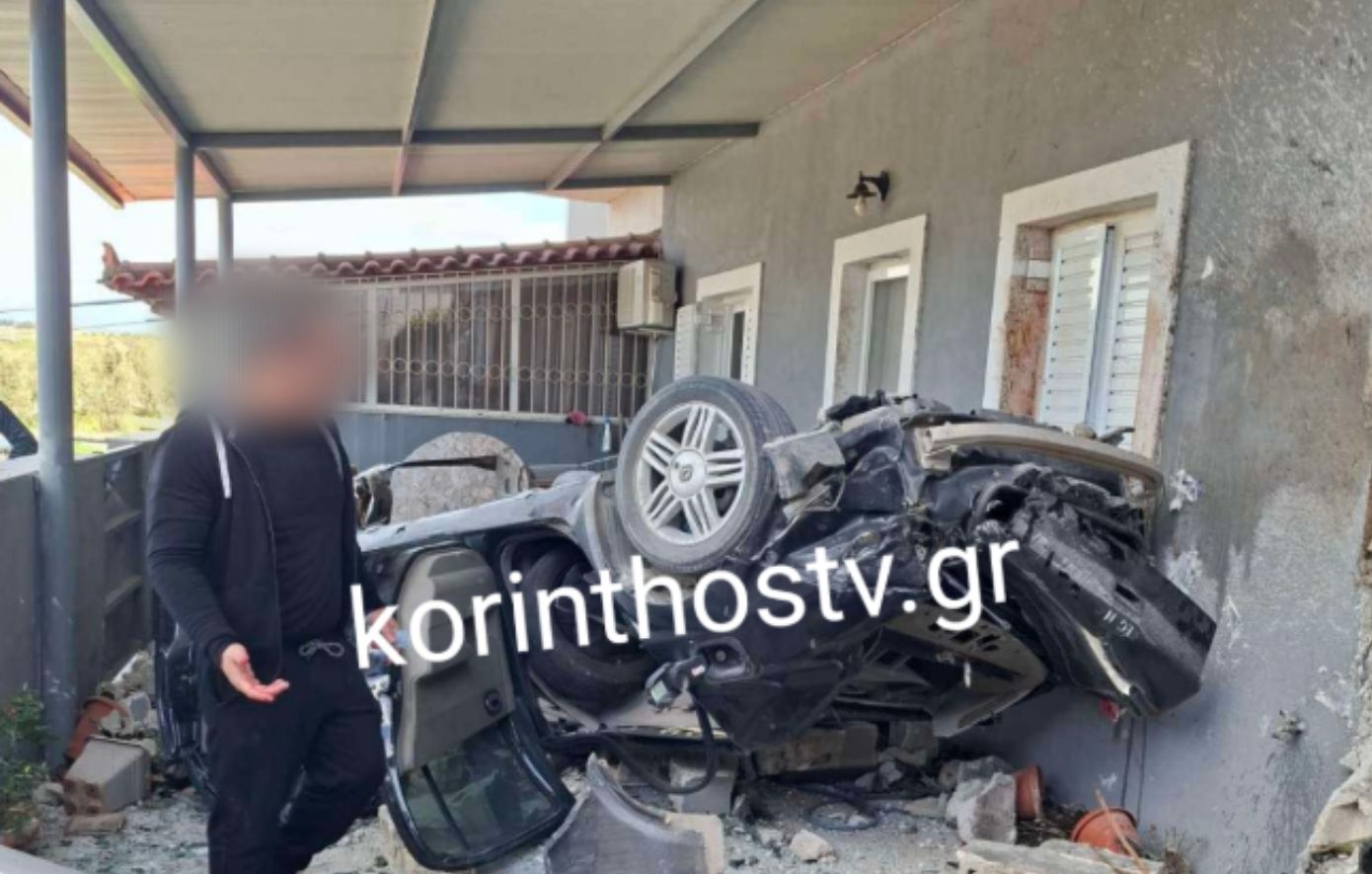 Θανατηφόρο τροχαίο στα Εξαμίλια Κορινθίας: Όχημα εκτράπηκε και κατέληξε σε σπίτι – Δύο επιβάτες νεκροί