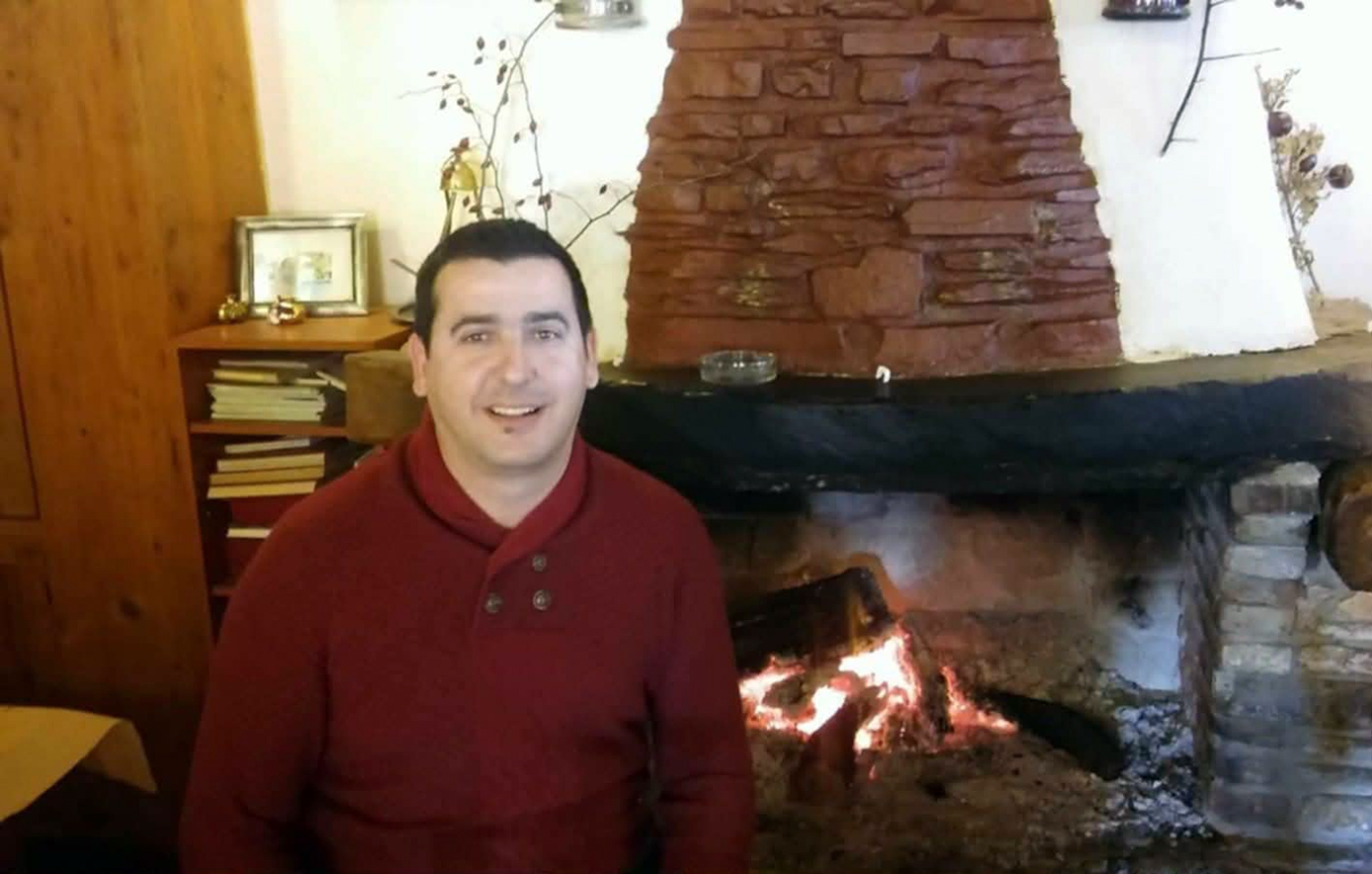 Η Βουλή θα «αγκαλιάσει» το ανήλικο παιδί του 53χρονου λιμενικού – Λίγο πριν χαθεί, είχε διασώσει μικρό παιδί που πάλευε με τα κύματα