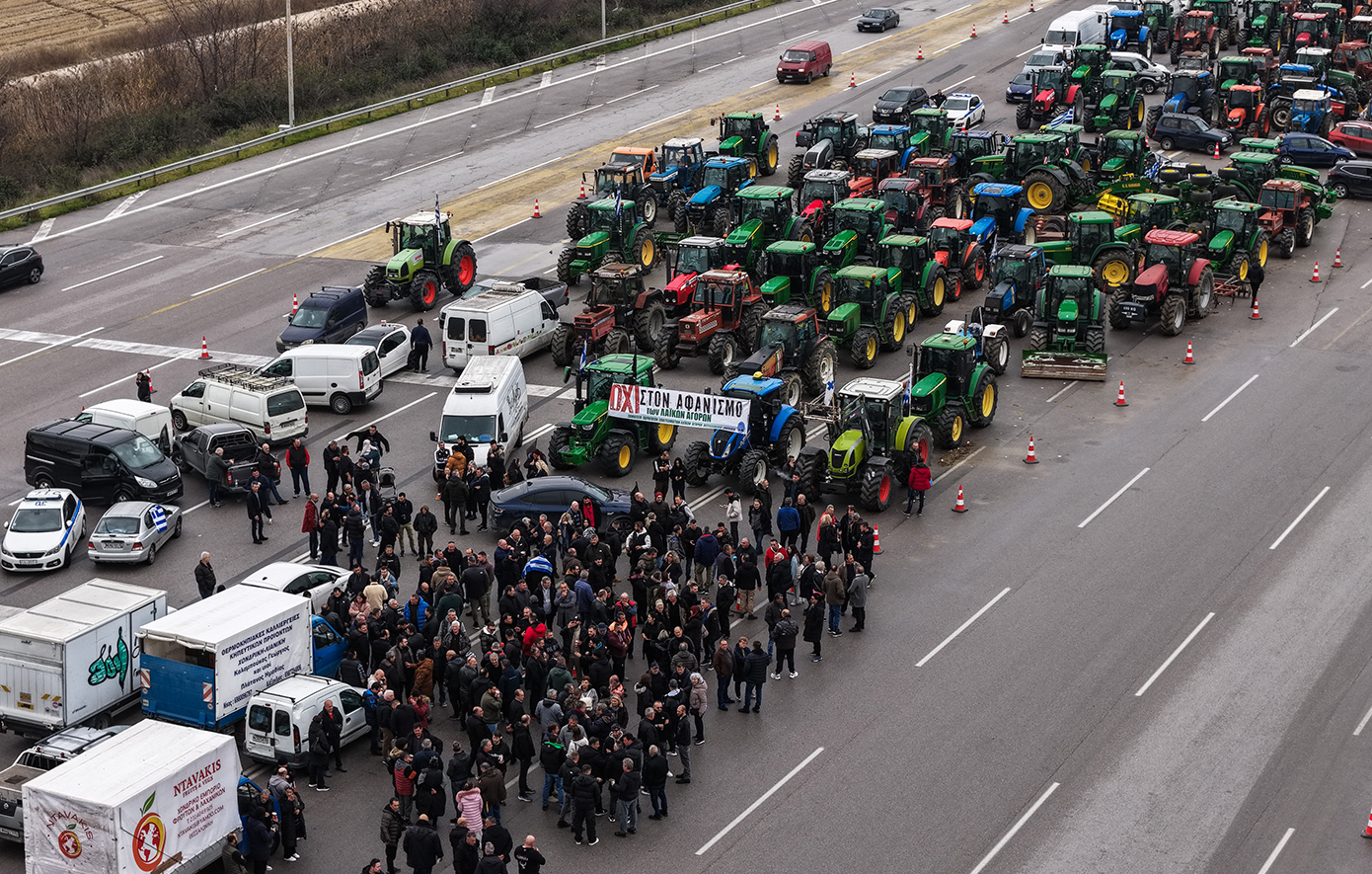Αγρότες σε δράση: 48ωρος αποκλεισμός κεντρικών οδών και παρακαμπτηρίων – Πού εντοπίζονται μπλόκα