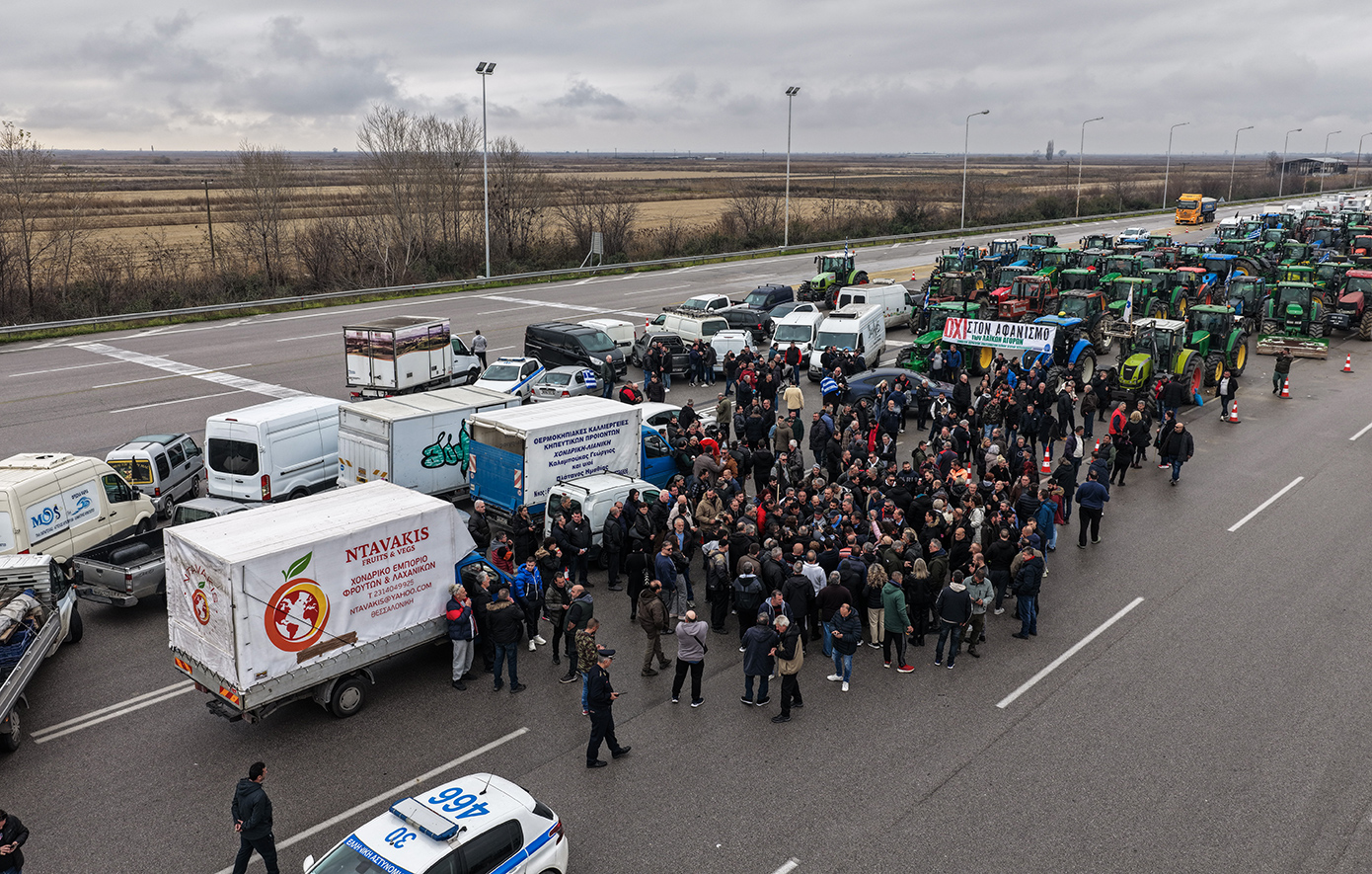 Συζητήσεις αγροτών για εθνική σύσκεψη πριν τη συνάντηση με τον πρωθυπουργό – Σταδιακό άνοιγμα των μπλόκων