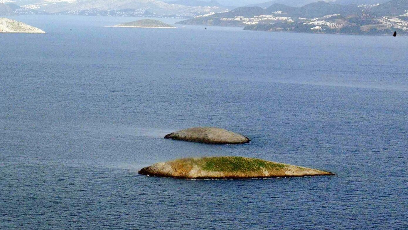Σαν σήμερα 27 Ιανουαρίου: Η έκρηξη της κρίσης των Ιμίων – Όταν το Αιγαίο πάγωσε από αγωνία