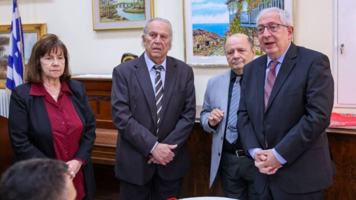 Ο Δήμαρχος Αμαρουσίου στην τελετή κοπής πίτας του Εικαστικού Ομίλου «ΠΙΝΑΚΟΘΗΚΗ»