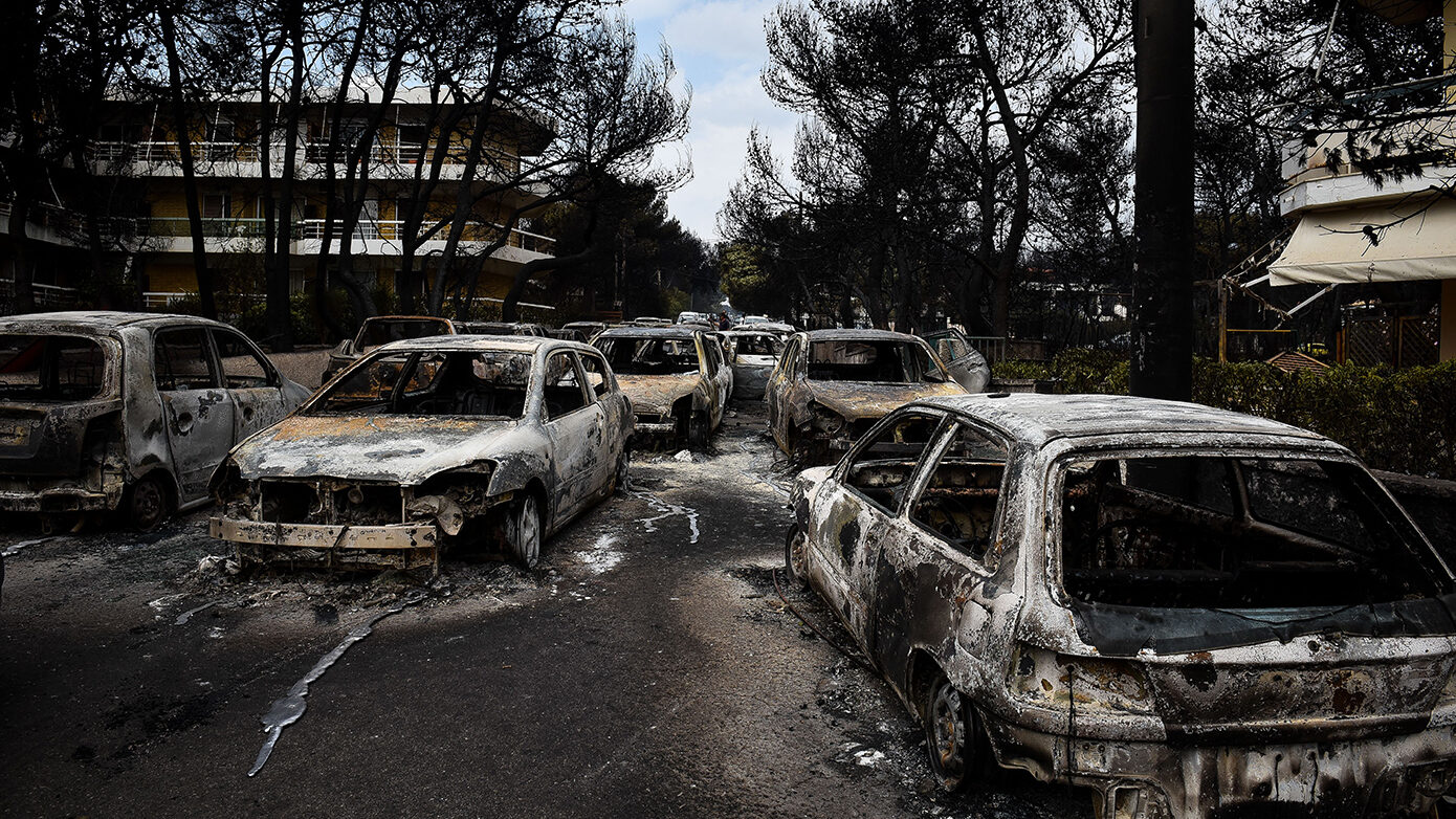 «Η Δικαιοσύνη να θυμάται τα θύματα» – Δήλωση συγγενών θυμάτων και επιζώντων της καταστροφής στο Μάτι