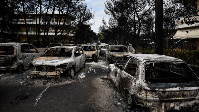 «Η Δικαιοσύνη να θυμάται τα θύματα» – Δήλωση συγγενών θυμάτων και επιζώντων της καταστροφής στο Μάτι