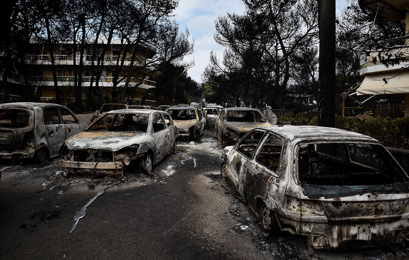«Η Δικαιοσύνη να θυμάται τα θύματα» – Δήλωση συγγενών θυμάτων και επιζώντων της καταστροφής στο Μάτι