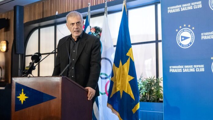 Ο Γ. Μώραλης στην απονομή βραβείων αθλητών του Ιστιοπλοϊκού Ομίλου Πειραιά