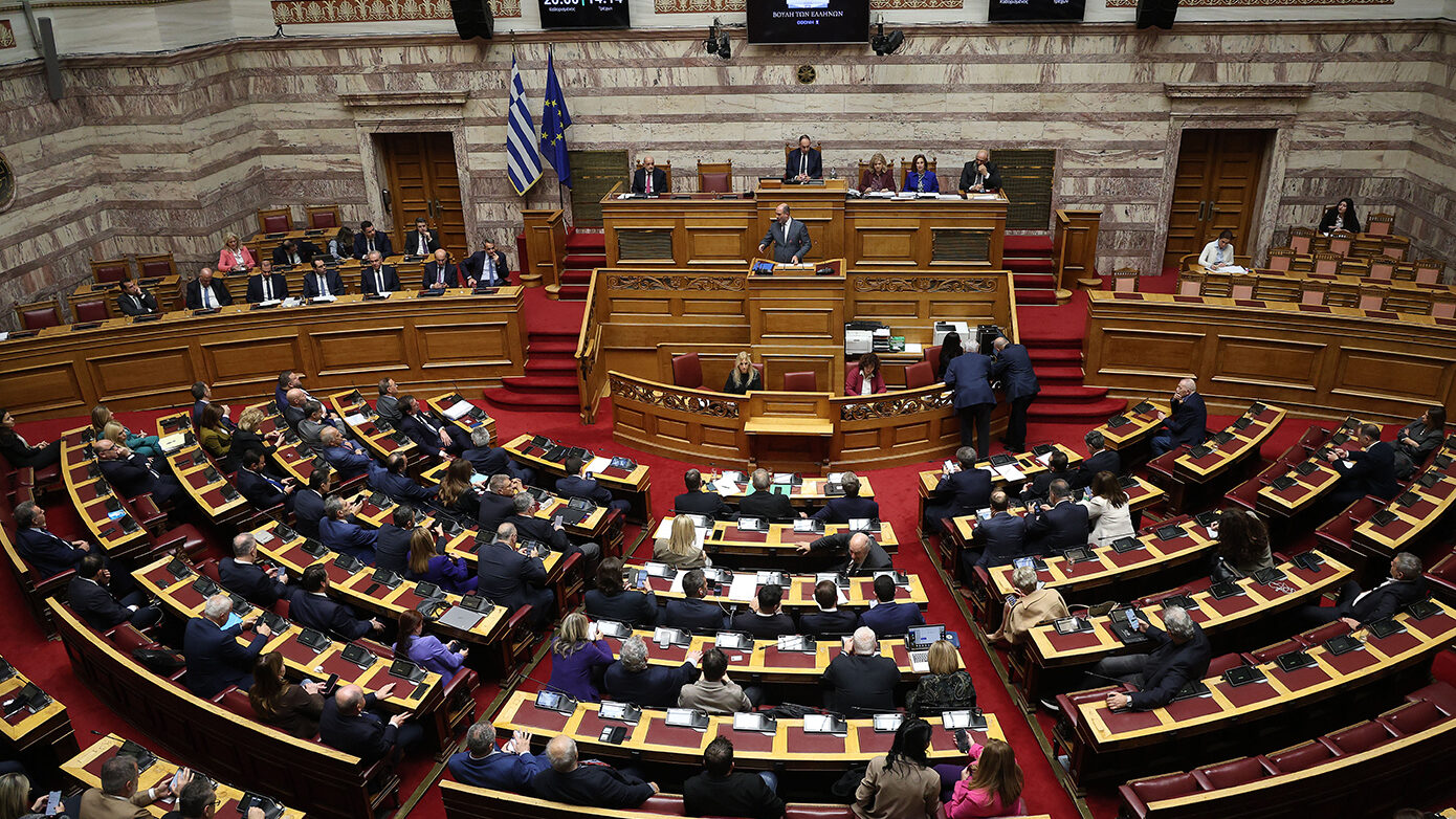 Στην Ολομέλεια της Βουλής το πολυνομοσχέδιο του υπουργείου Εσωτερικών