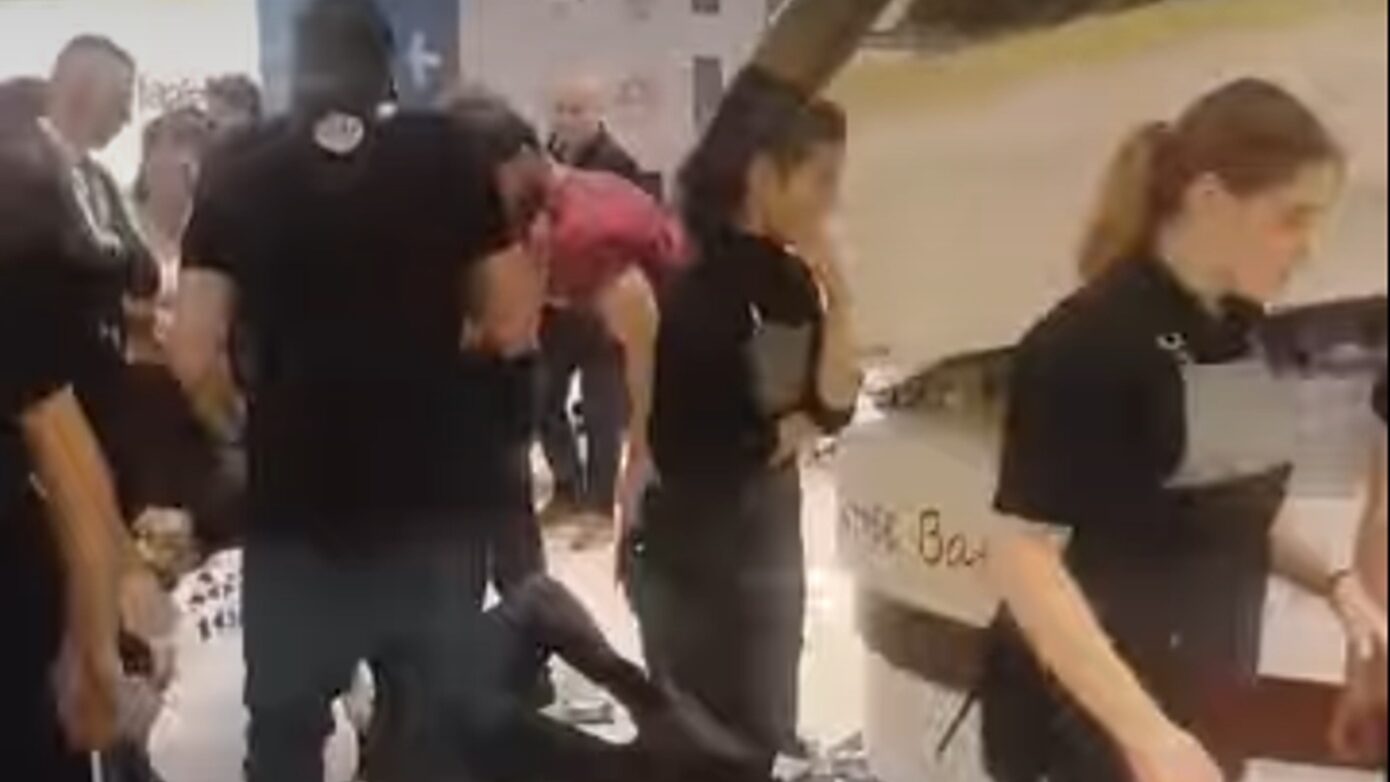 Πανικός σε εμπορικό κέντρο στη Θεσσαλονίκη: Κατέρρευσε οροφή καταστήματος – Γυναίκα τραυματίστηκε στο κεφάλι