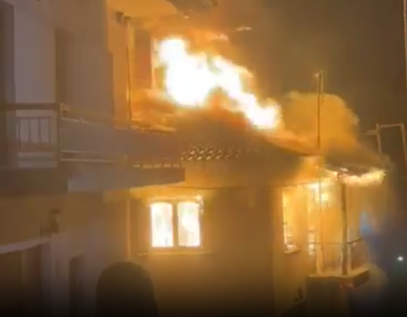 Θεσσαλονίκη: Φωτιά σε κατοικία στον Σοχό, αγνοείται 89χρονη – Δείτε το βίντεο