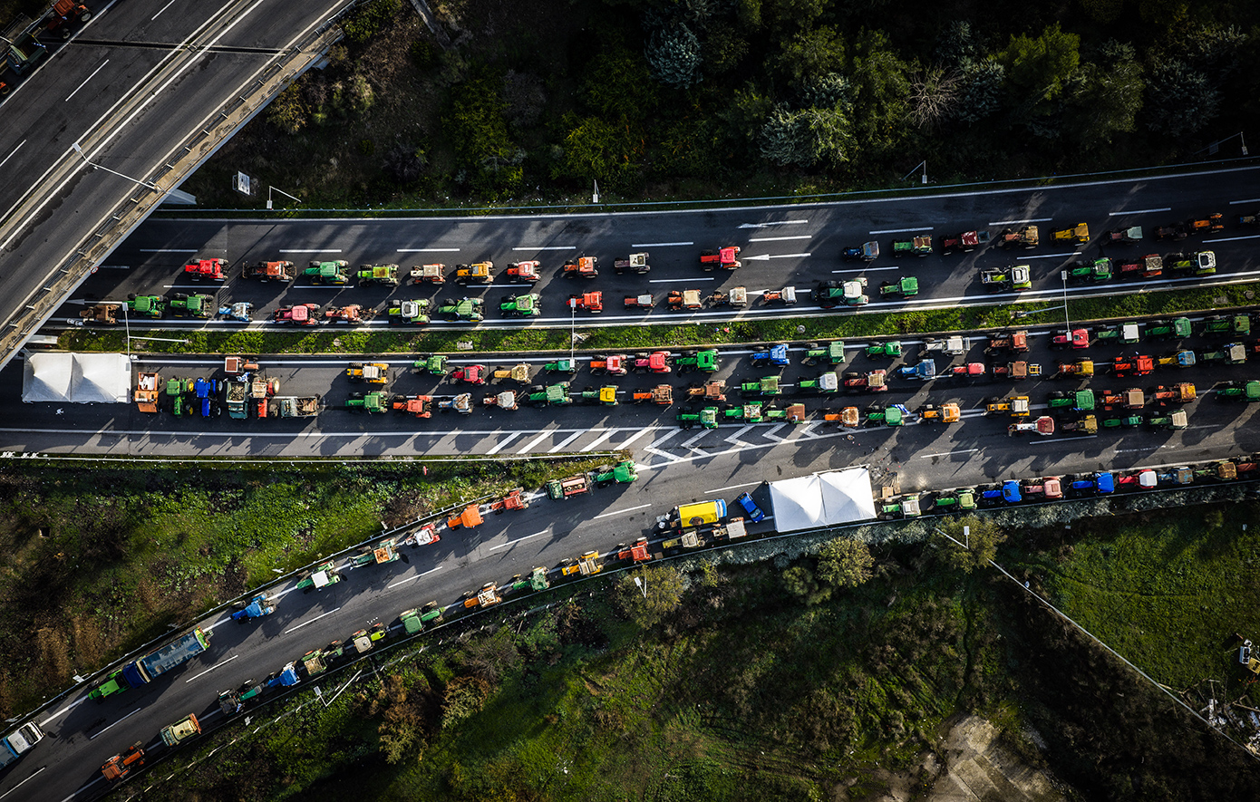 Τα τρακτέρ αποσύρονται από την Αθηνών-Λαμίας μετά από 53 ημέρες – Οι αποφάσεις των αγροτών