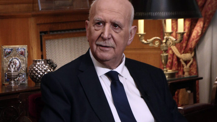 Αποχαιρετισμός στον Γιώργο Παπαδάκη στο αποτεφρωτήριο Ριτσώνας – Ο Στρατής Λιαρέλλης θα εκφωνήσει τον επικήδειο.