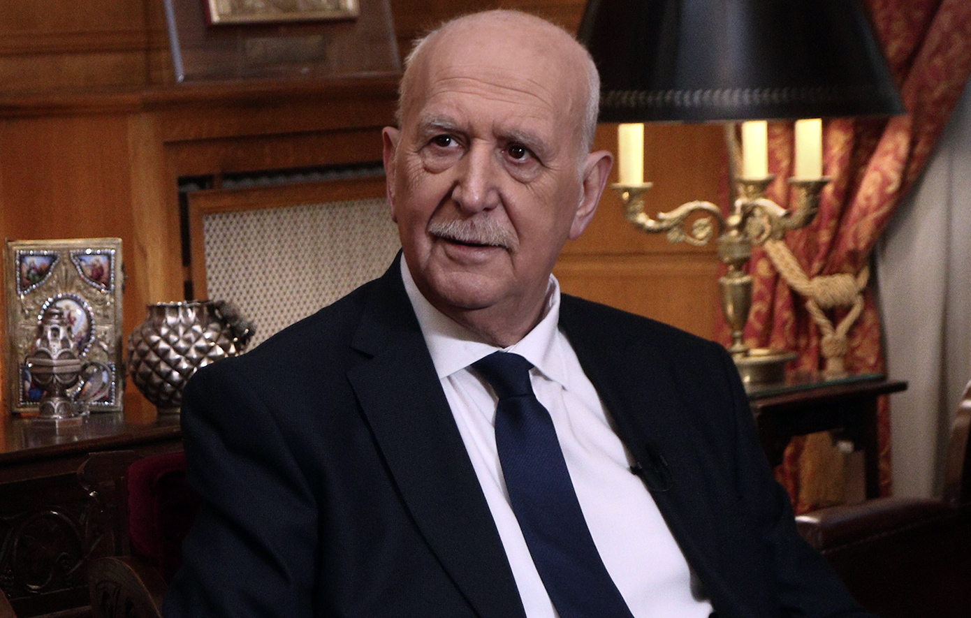 Αποχαιρετισμός στον Γιώργο Παπαδάκη στο αποτεφρωτήριο Ριτσώνας – Ο Στρατής Λιαρέλλης θα εκφωνήσει τον επικήδειο.