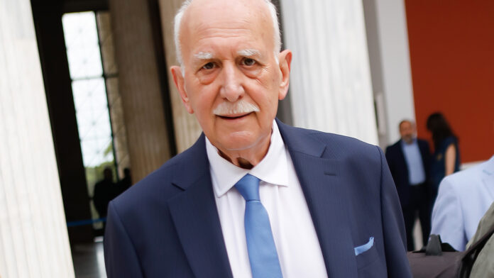 Στο Αποτεφρωτήριο Ριτσώνας η τελετή για τον Γιώργο Παπαδάκη – Η παράκληση της οικογένειας