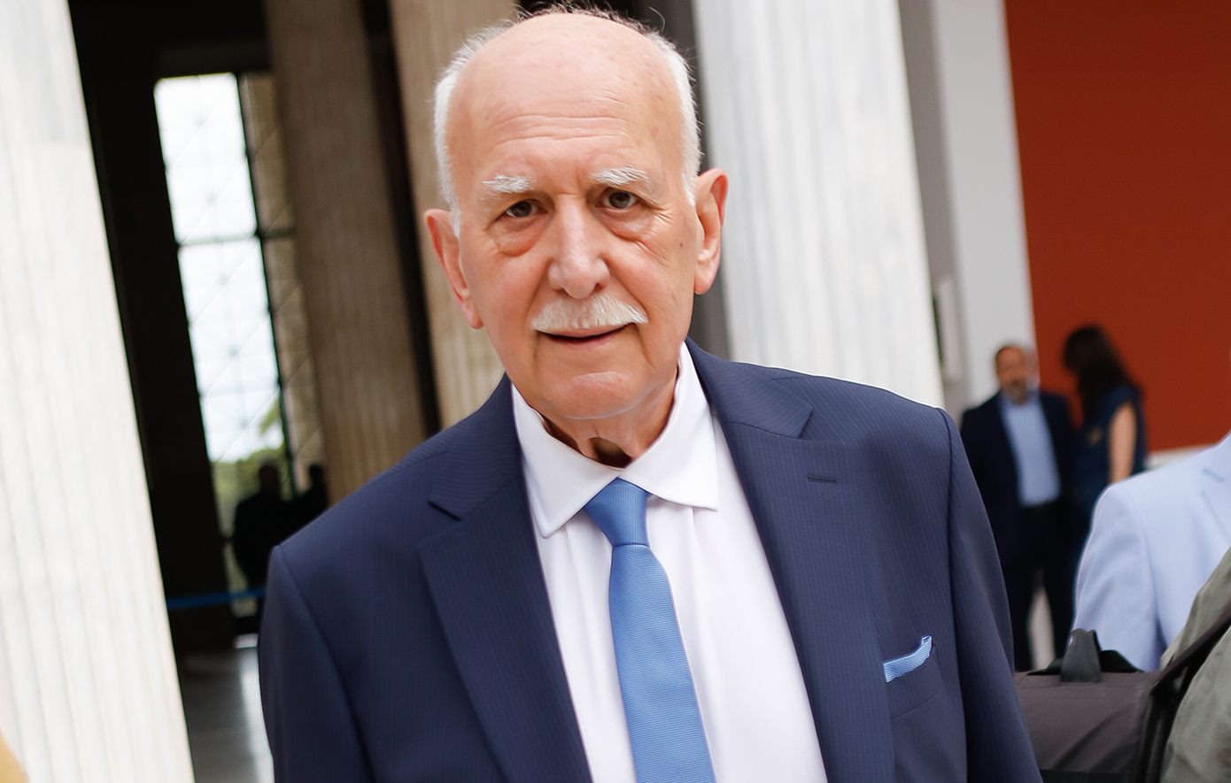 Στο Αποτεφρωτήριο Ριτσώνας η τελετή για τον Γιώργο Παπαδάκη – Η παράκληση της οικογένειας