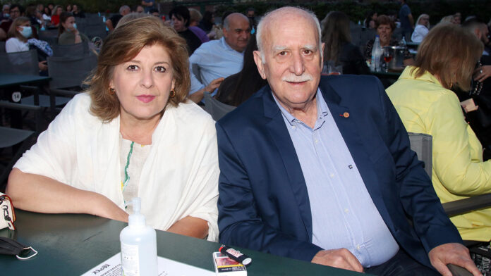 Η ζωτική σχέση του Γιώργου Παπαδάκη με την Τίνα Παπαδέλη και το στενό δέσιμο με τους τρεις γιους του – Η φράση στον Κυριακού για τη γυναίκα του