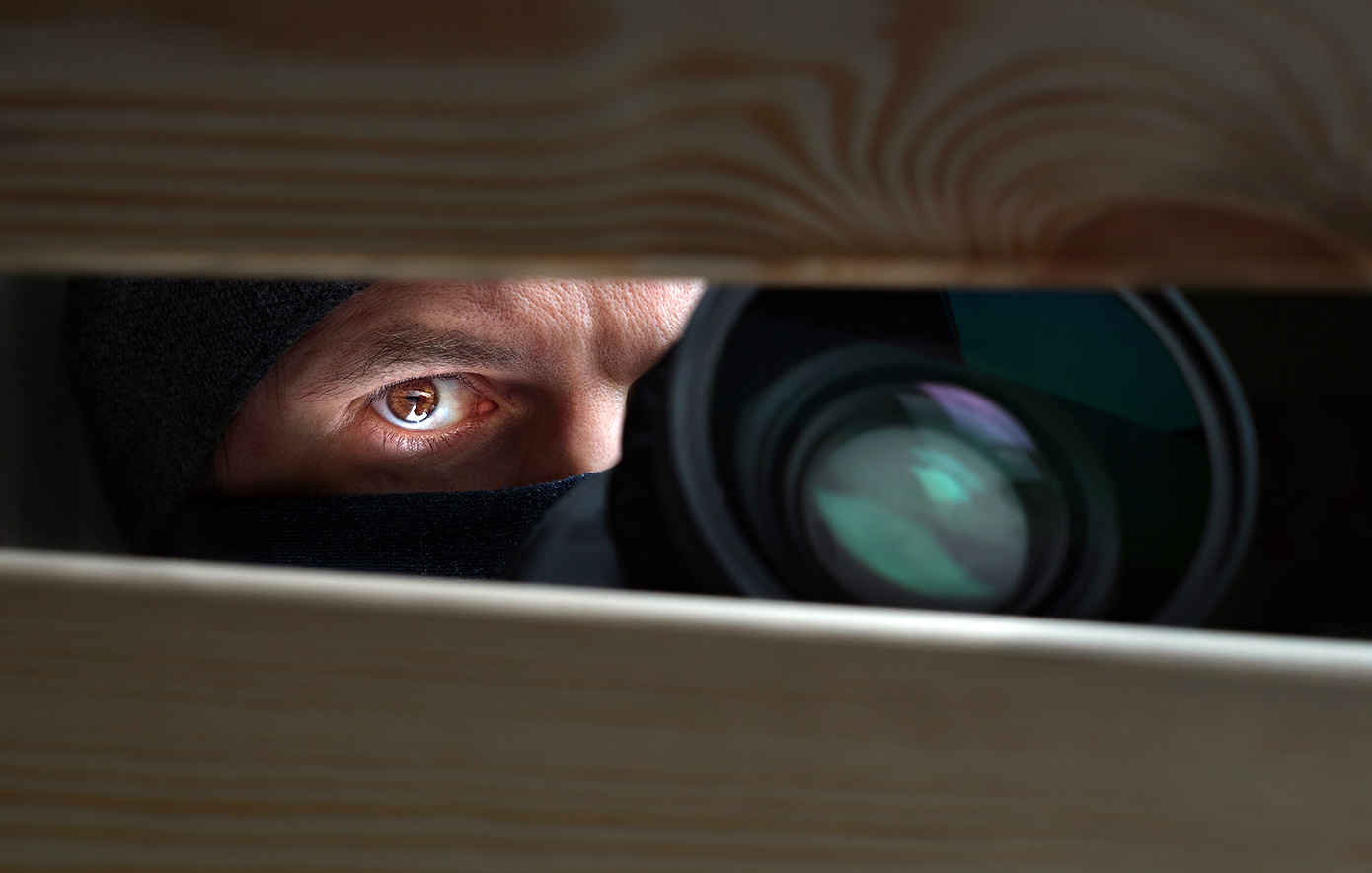 Κρατική σφραγίδα στις μυστικές ταυτότητες: Πώς η Ελλάδα θεσπίζει τους δικούς της «αόρατους» πράκτορες