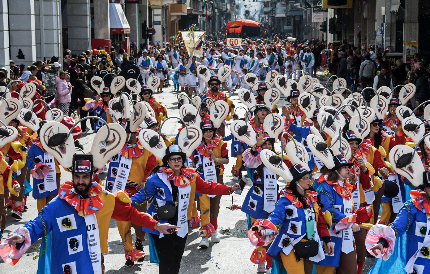 Η Πάτρα ζωντανεύει σε καρναβαλικούς ρυθμούς – Απόψε η επίσημη τελετή έναρξης