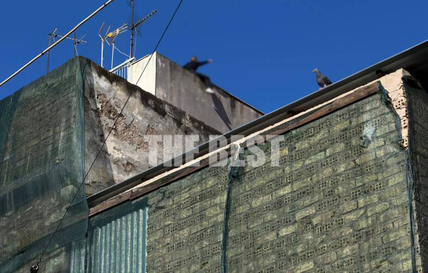 Συναγερμός στην Πάτρα – Γυναίκα απειλεί να πηδήξει από ταράτσα πολυκατοικίας