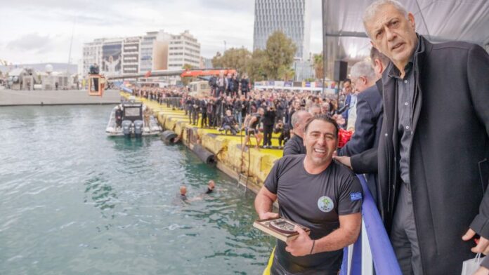 Με μεγαλοπρέπεια και ευλάβεια ο εορτασμός των Θεοφανίων στον Πειραιά
