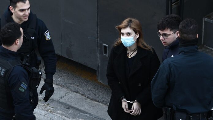 Στο Εφετείο Αθηνών η Ρούλα Πισπιρίγκου για τον θάνατο της Τζωρτζίνας – Δείτε βίντεο και φωτογραφίες