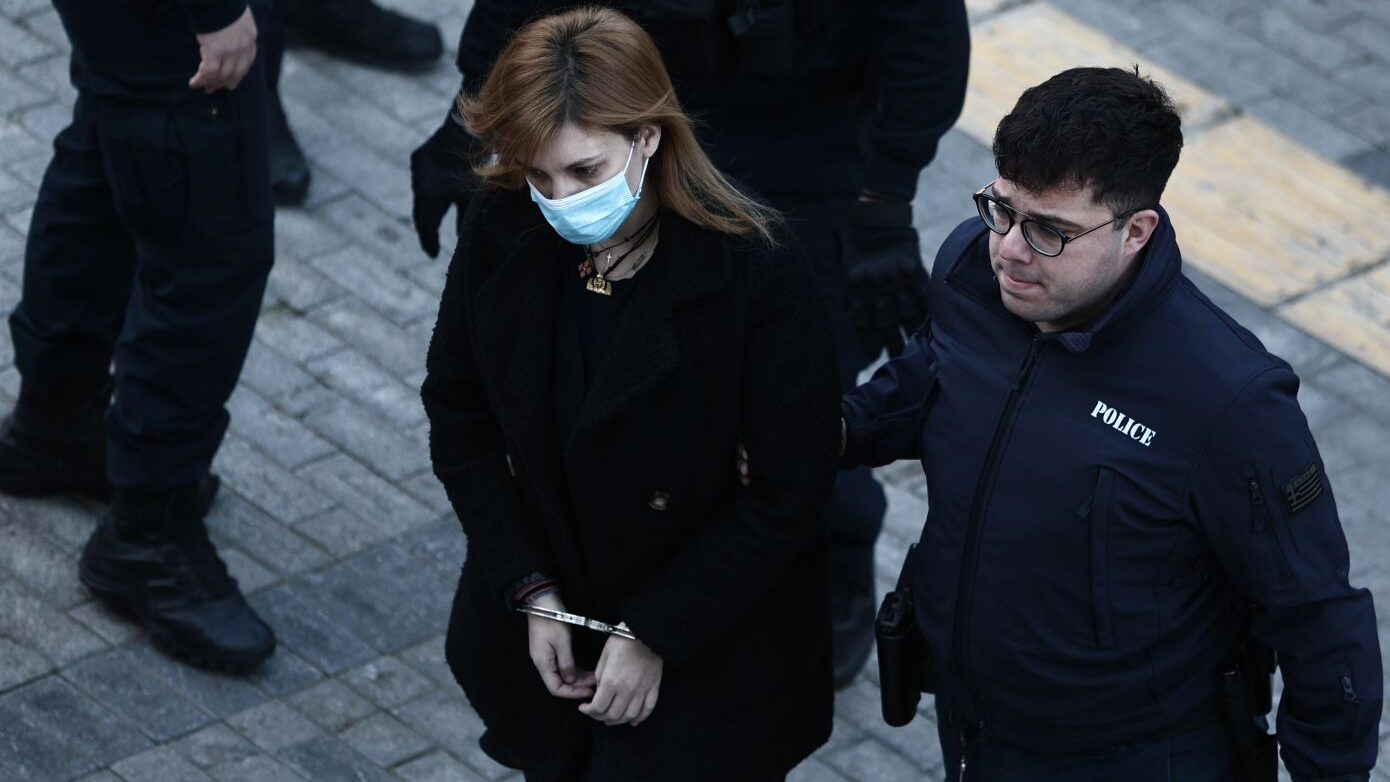 Ρούλα Πισπιρίγκου: Η οικογένειά της στο πλευρό της ξανά, παρών στο δικαστήριο και ο Μάνος Δασκαλάκης