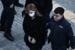 Ρούλα Πισπιρίγκου: Η οικογένειά της στο πλευρό της ξανά, παρών στο δικαστήριο και ο Μάνος Δασκαλάκης