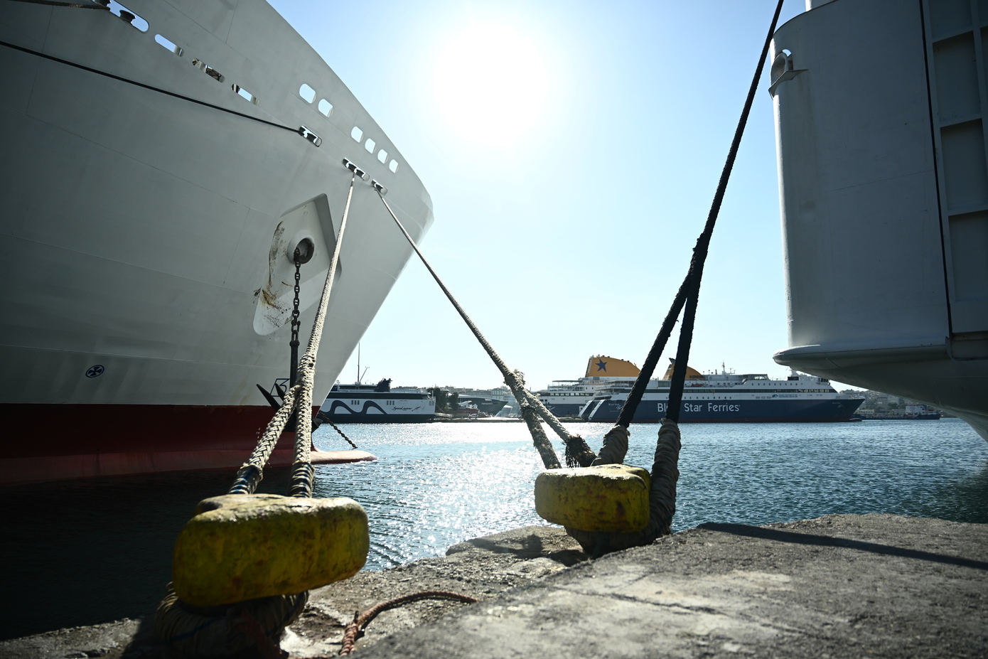 Ακυρώσεις και περιορισμοί σε κύριες ακτοπλοϊκές διαδρομές λόγω δυνατών ανέμων σε πολλές θάλασσες