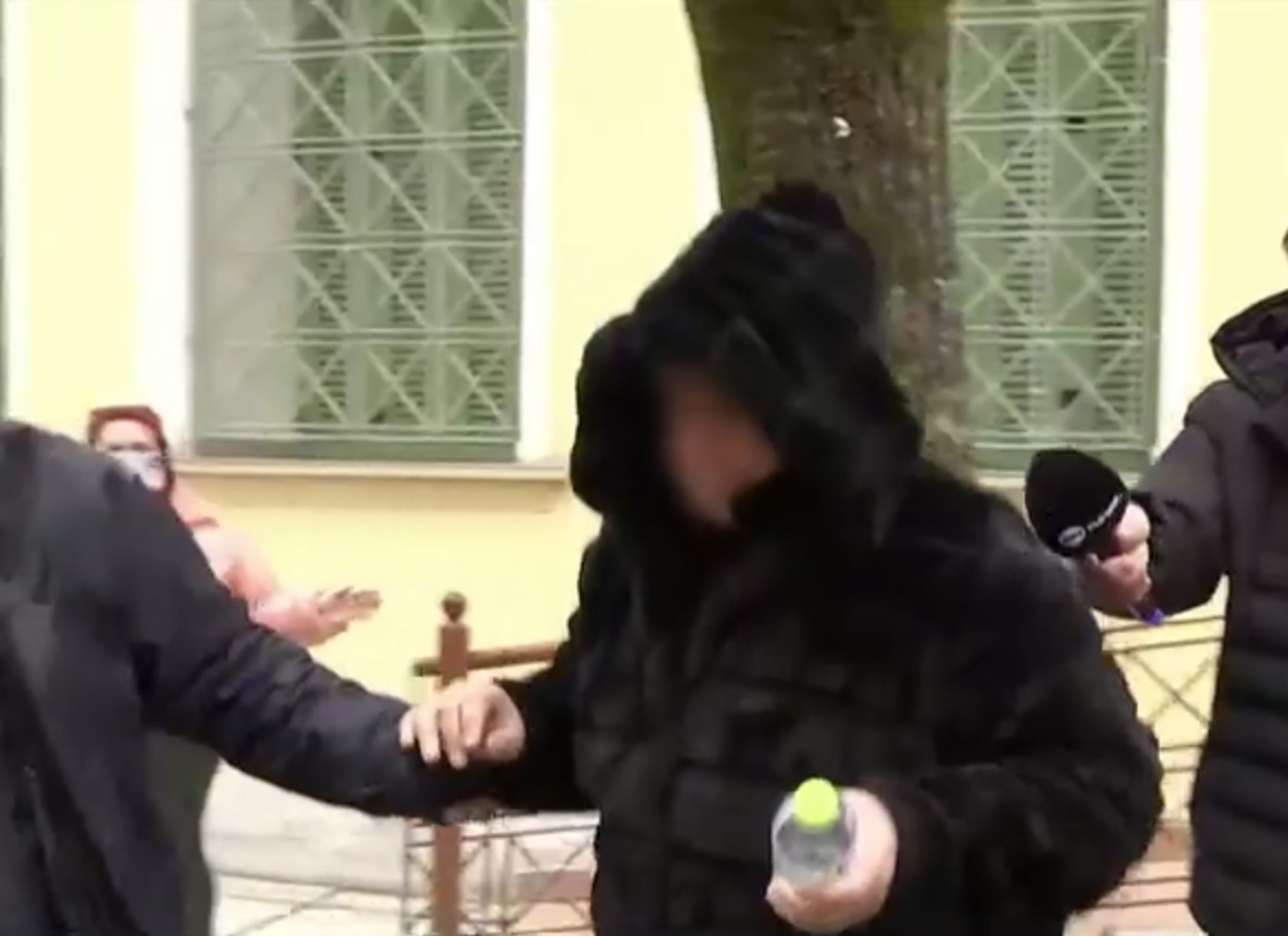 Σάλος με διευθύντρια στις Σέρρες που έκλεισε το στόμα μαθητή με ταινία – «Το μαρτύριο εντάθηκε τα τελευταία τρία χρόνια»