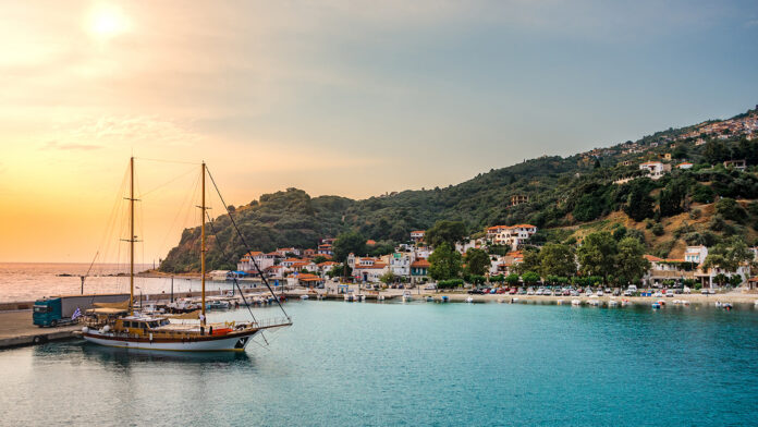 Το ελληνικό «κινηματογραφικό» νησί που ξεχωρίζει στους κορυφαίους ευρωπαϊκούς προορισμούς