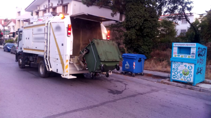 Δ.Λαρισαίων: Εργαζόμενη στο νοσοκομείο μετά από πτώση από απορριμματοφόρο