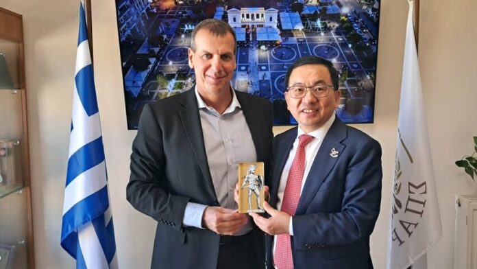 Ο Πρέσβης της Κίνας επισκέπτεται τον Δήμαρχο Σπάρτης