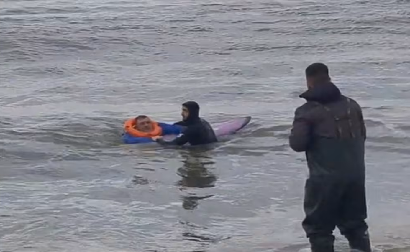 Σέρφερ διέσωσε ψαρά από πνιγμό όταν η βάρκα του αναποδογύρισε στον Στρυμόνα