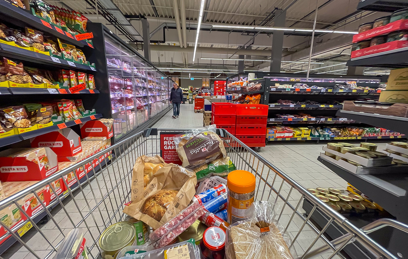 «Εκεί που είσαι ήμουνα…» – Οι Γερμανοί σχεδιάζουν το δικό τους «Καλάθι του νοικοκυριού» στα ελληνικά πρότυπα