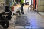 Ποια είναι τα σακιά και τα νάιλον που τοποθετούν συνεργεία στις σχάρες κατά την κακοκαιρία