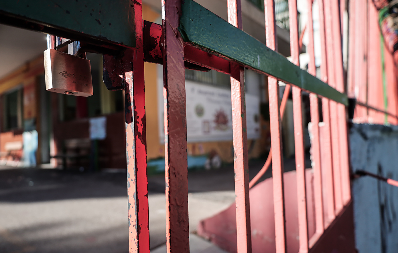 Σοκ σε ΕΠΑΛ Γλυφάδας: Μαθητής έφερε στο σχολείο δύο μαχαίρια και κόφτη