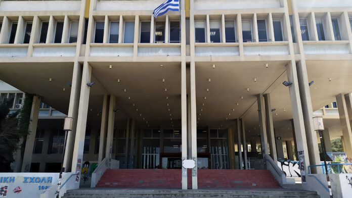 Ολοκληρώθηκε η μαζική εκκαθάριση στα πανεπιστήμια: Χιλιάδες διαγραφές αιωνίων φοιτητών, ρεκόρ στο ΕΚΠΑ