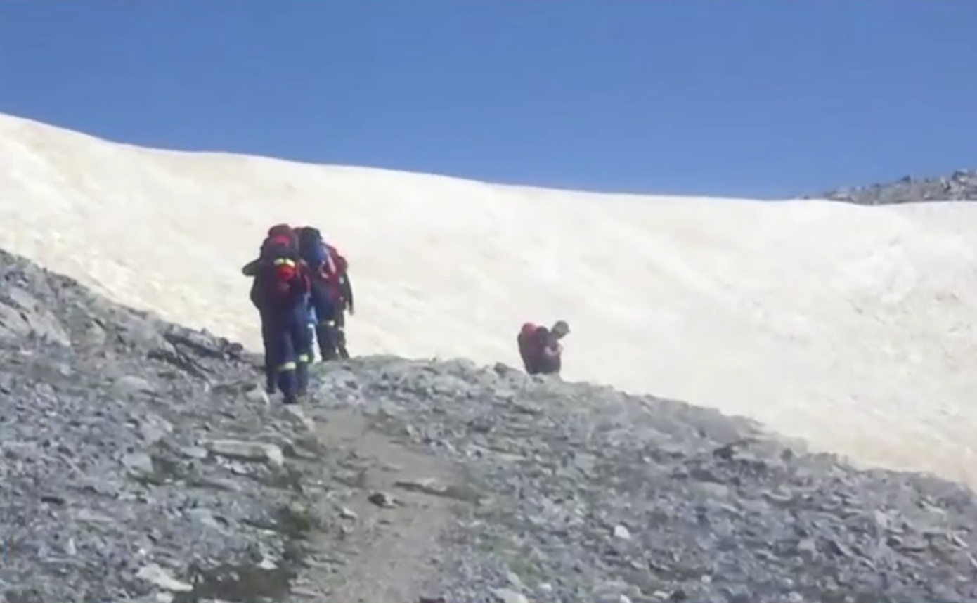 Επιχείρηση διάσωσης στον Ταΰγετο: 4 από τους τους 8 ορειβάτες έχουν τραυματιστεί – Προσπαθεί να προσεγγίσει ελικόπτερο