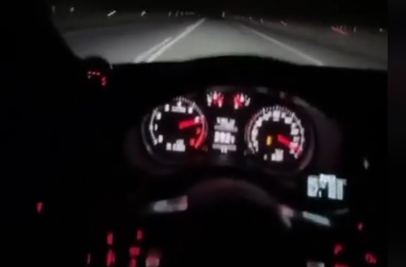 Οδηγούσε με 304 χλμ/ώρα και ανέβασε βίντεο στο TikTok – Η τροχαία είδε την ανάρτηση και τον συνέλαβε