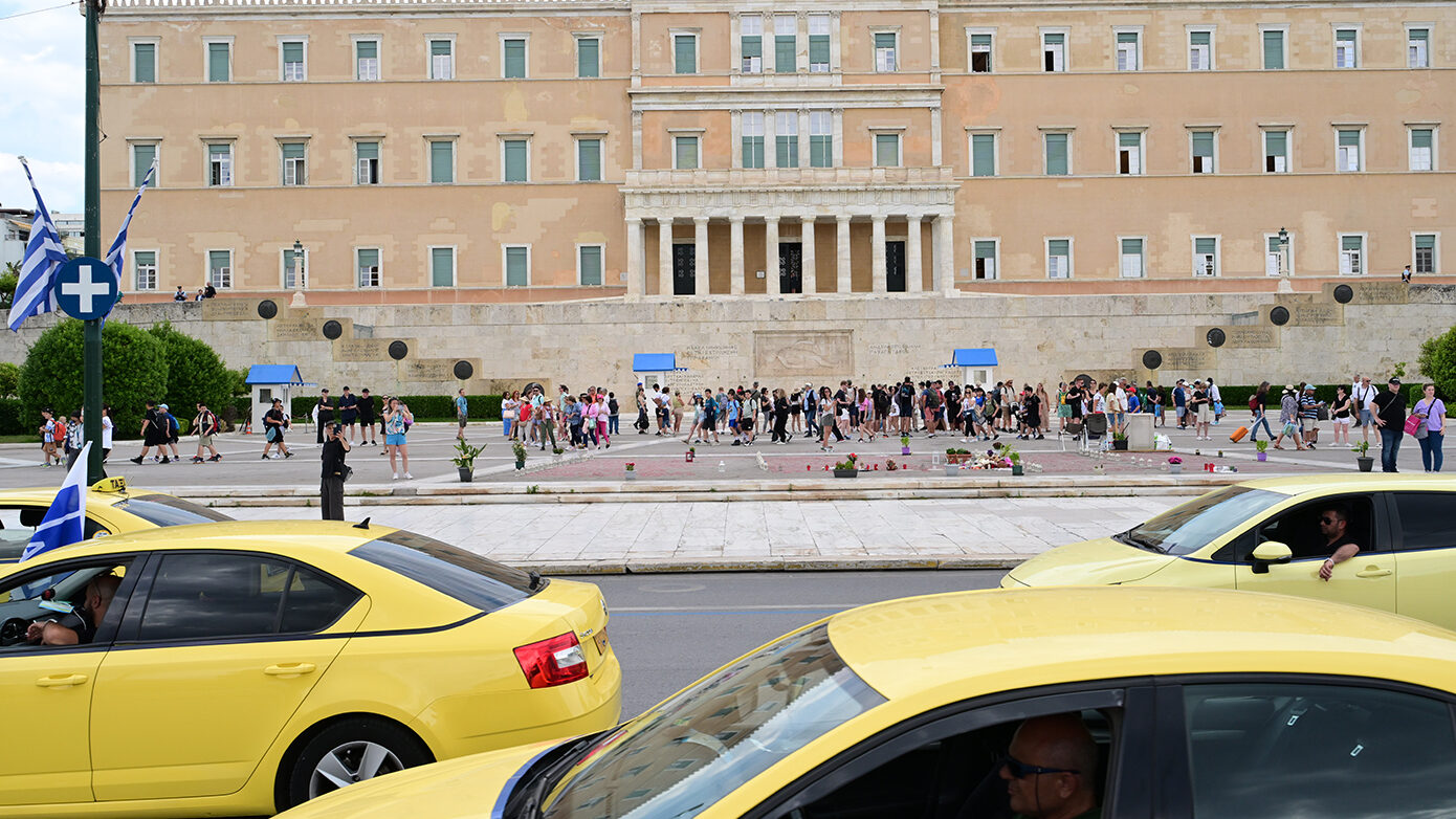 Ακινητοποιημένα τα ταξί στην Αθήνα σήμερα και αύριο λόγω 48ωρης απεργίας