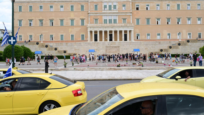 Ακινητοποιημένα τα ταξί στην Αθήνα σήμερα και αύριο λόγω 48ωρης απεργίας